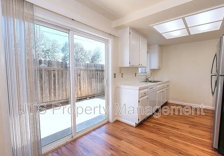 2515 Merrychase Dr #S — Photo 10
