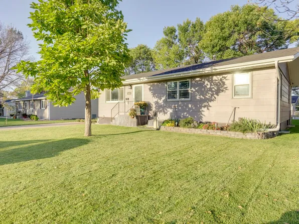 310 Pawnee Dr, McCook, NE 69001
