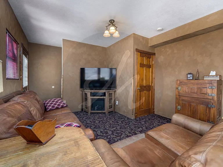 1111 W Pikes Peak Avenue — Photo 16