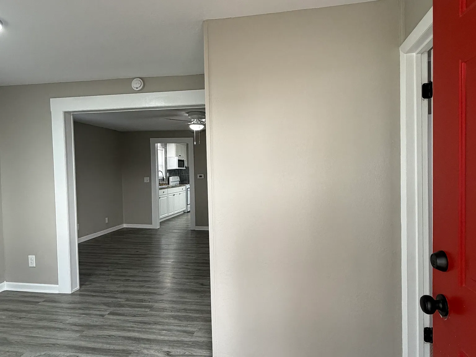 3 bed, 1050 sqft, $1,580 — Photo 4
