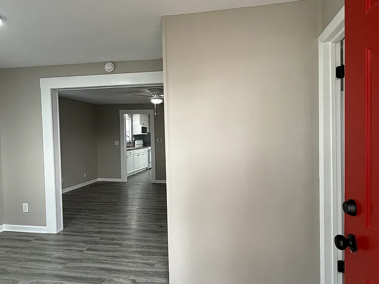 1412 N Harris Ave — Photo 4