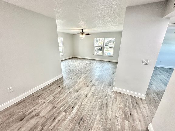 3rd image of 150 41st Ave N APT 201