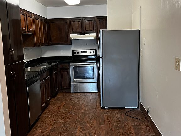 3rd image of 437 29th St #2