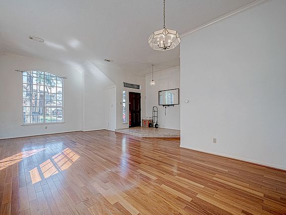 4th image of 7030 River Garden Dr