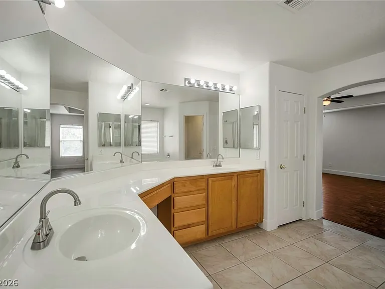 9711 Spinnaker Creek Ave — Photo 33