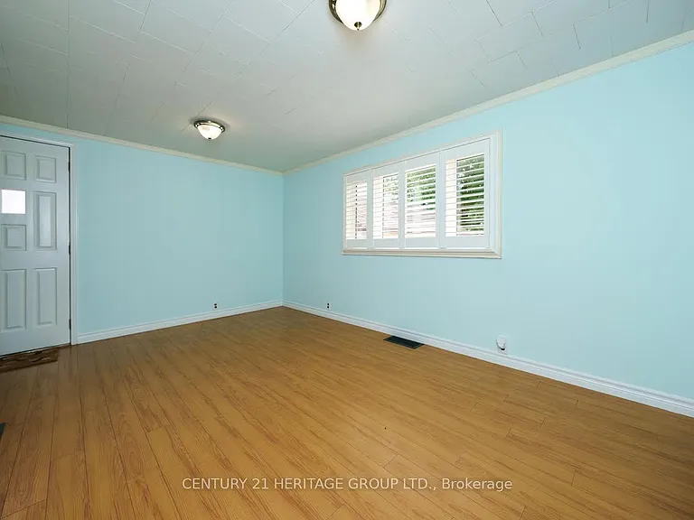 203 Hibbert Ave — Photo 8