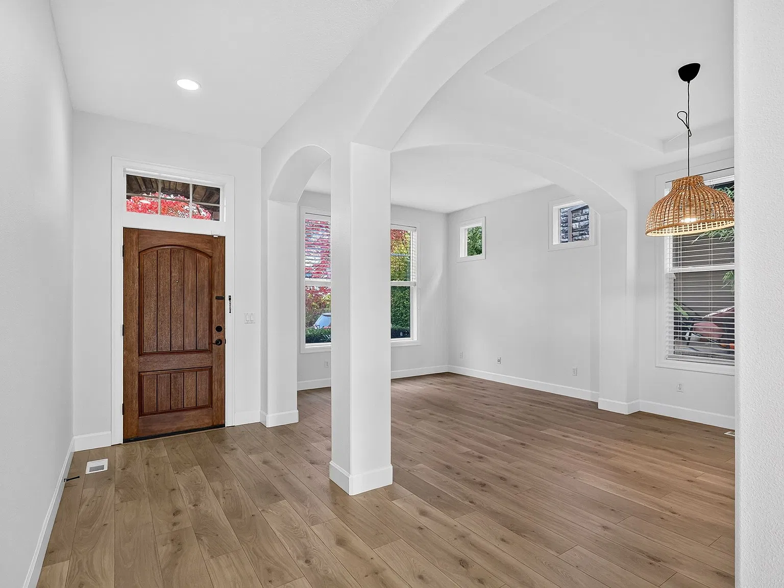 4 bed, 2741 sqft, $3,695 — Photo 2
