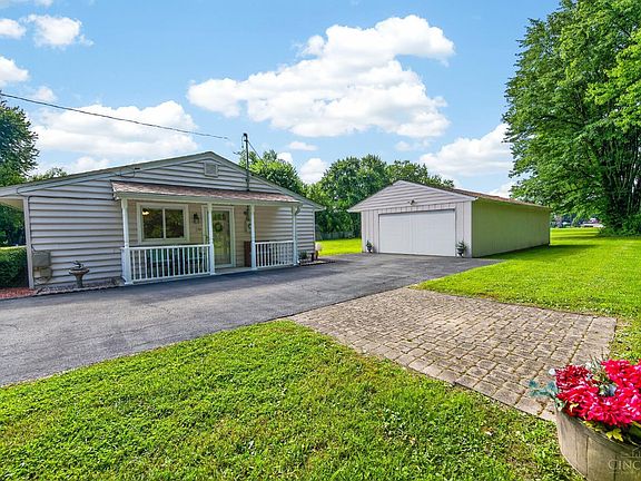 2nd image of 777 Greenwood Ln