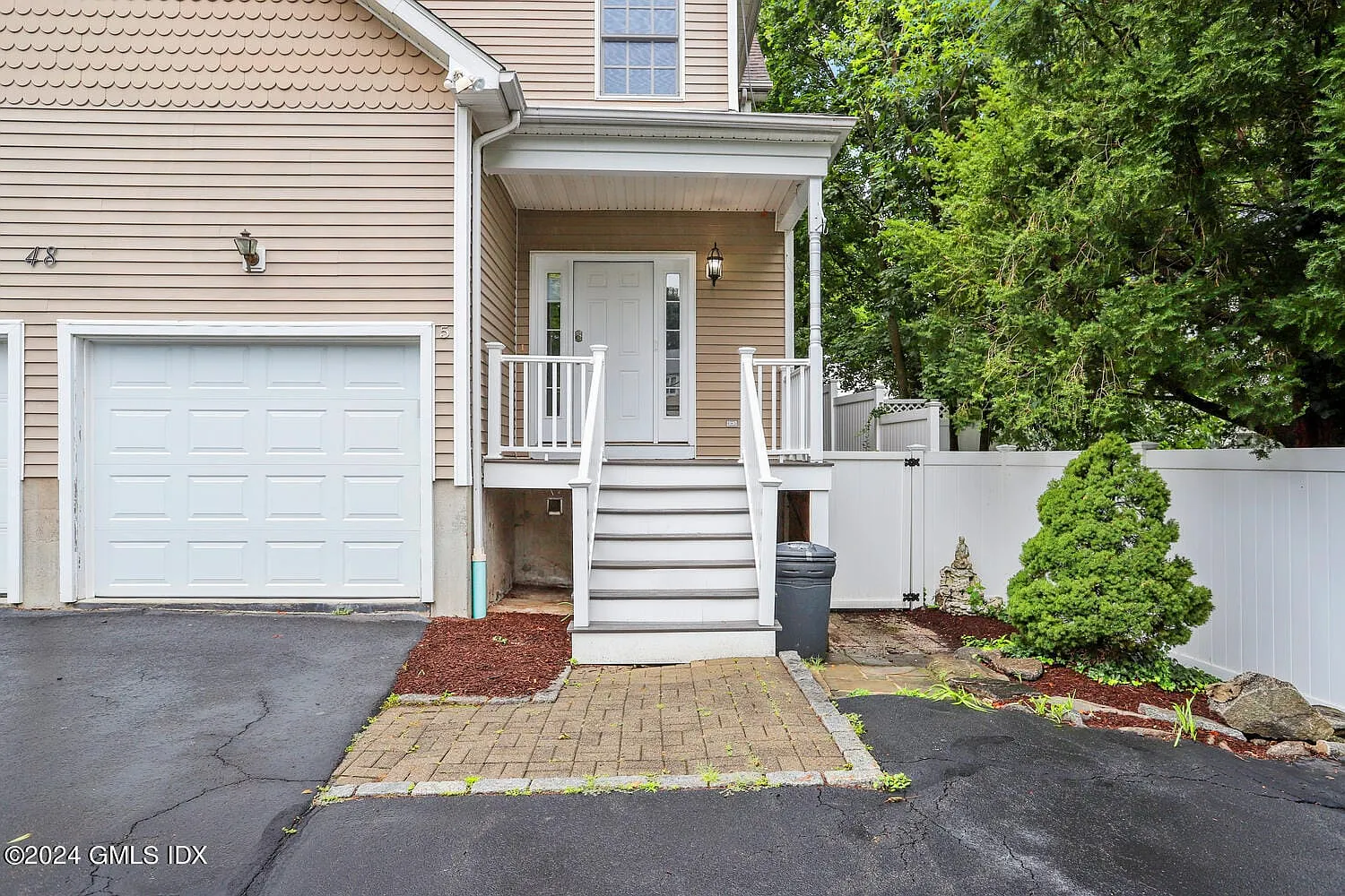 3 bed, 3.5 bath, 2443 sqft, $6,100 — Photo 2