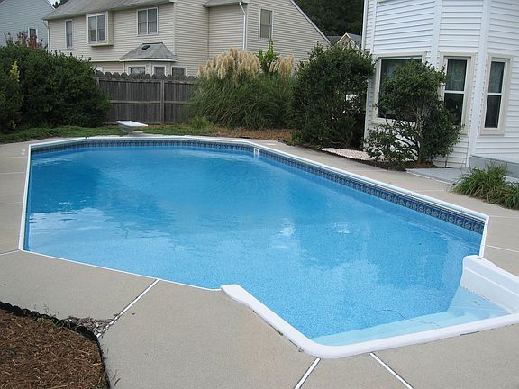 Refreshing pool