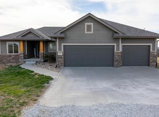 18850 Prairie Ridge Dr, Louisville, NE 68037