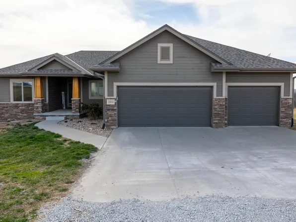 18850 Prairie Ridge Dr, Louisville, NE 68037
