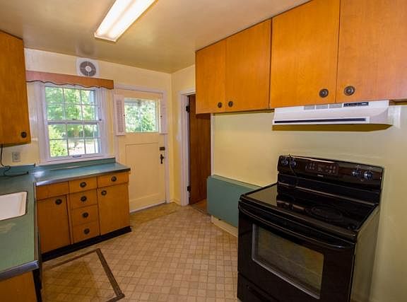 5th image of 19539 Cowles Ave
