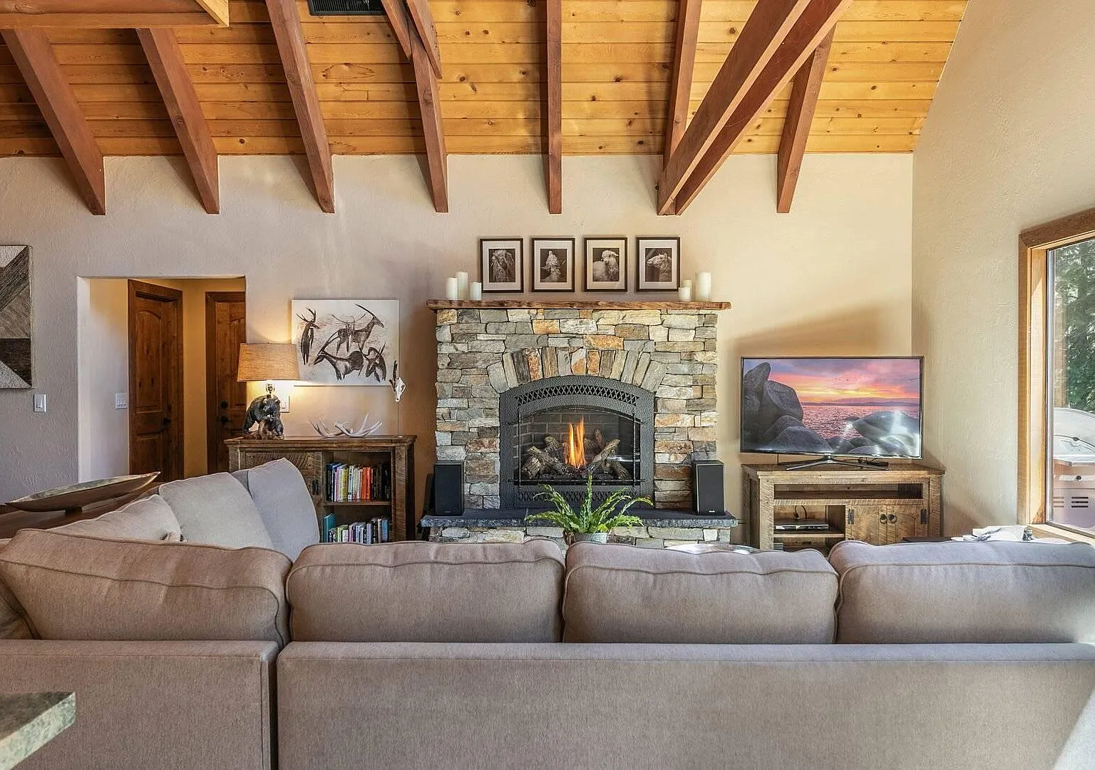 3 bed, 1276 sqft, $6,300 — Photo 4