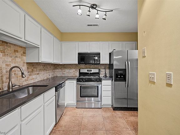 5th image of 647 Windrush Dr #C1