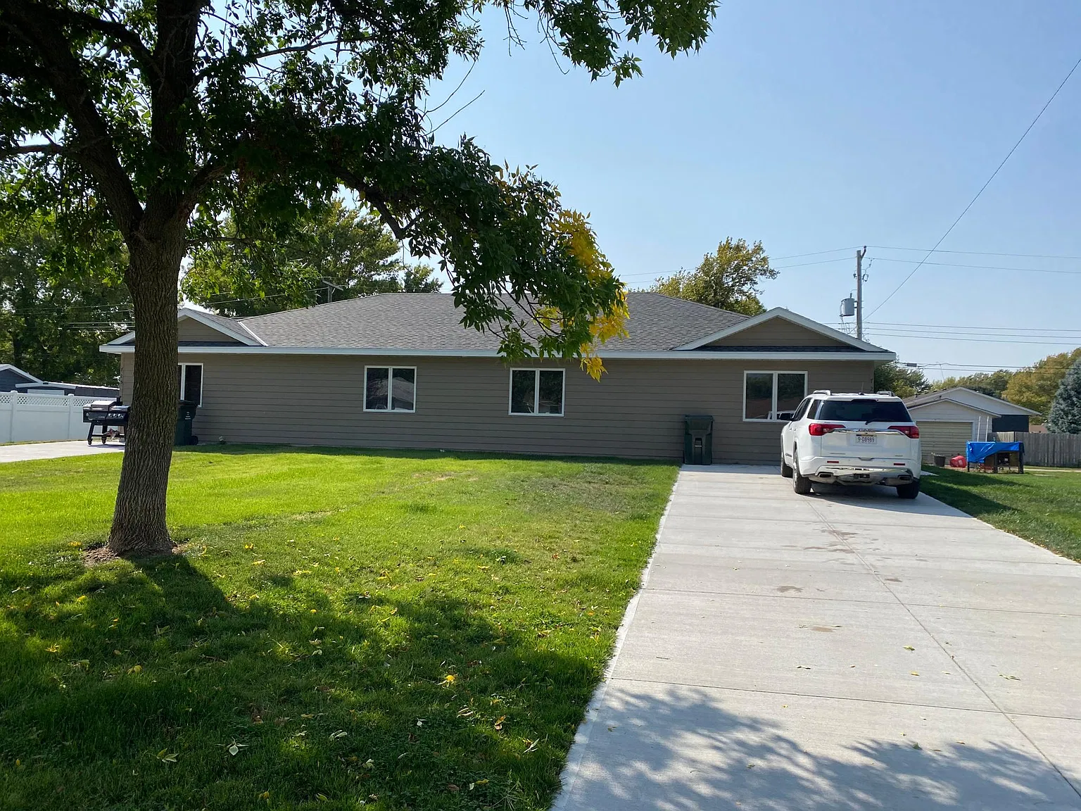 3 bed, 1500 sqft, $1,300 — Photo 1