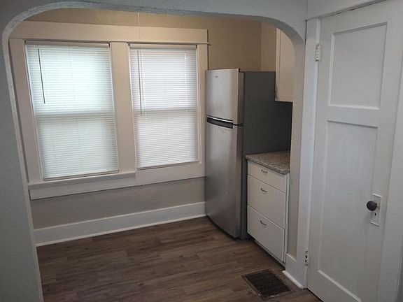 4th image of 39 Fernwood Ave