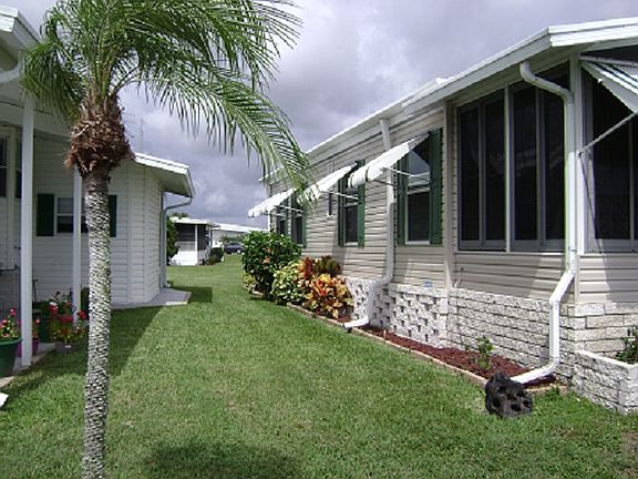 3rd image of 240 Allamanda Cir