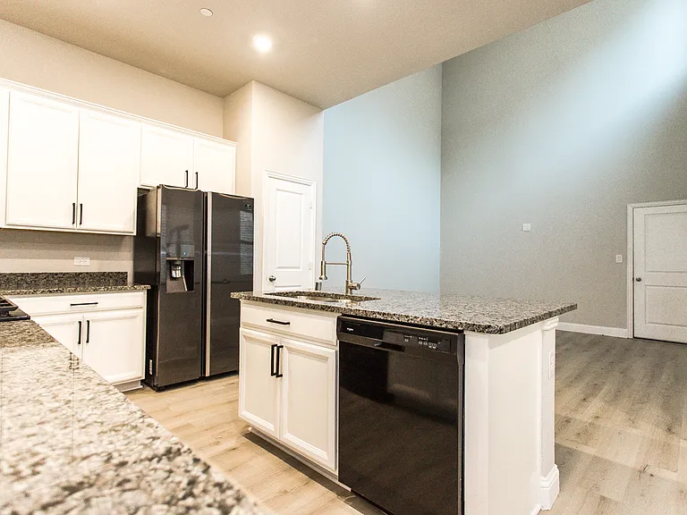 7504 Palisades Dr — Photo 17