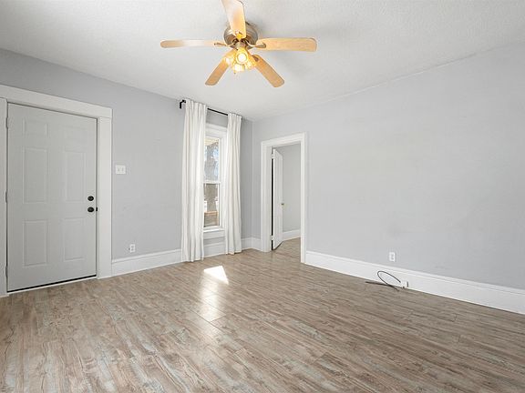 5th image of 900 W Park Dr