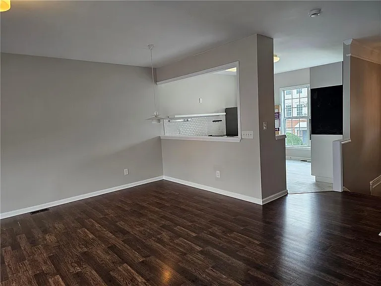 1021 Thornborough Dr — Photo 13