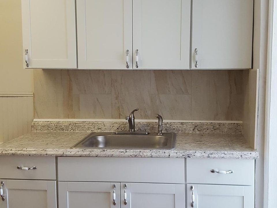 2nd image of 475 Heberton Ave
