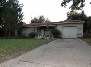 1617 Indian Dr, Enid, OK 73703