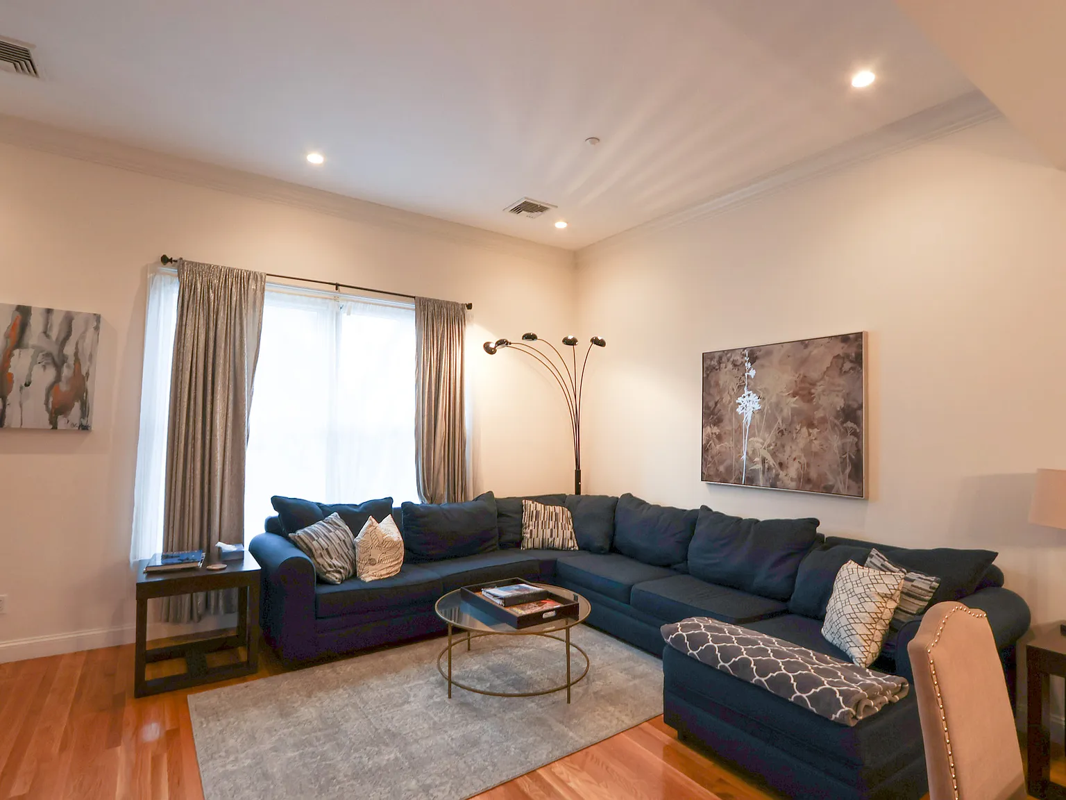 3 bed, 1600 sqft, $12,000 — Photo 4