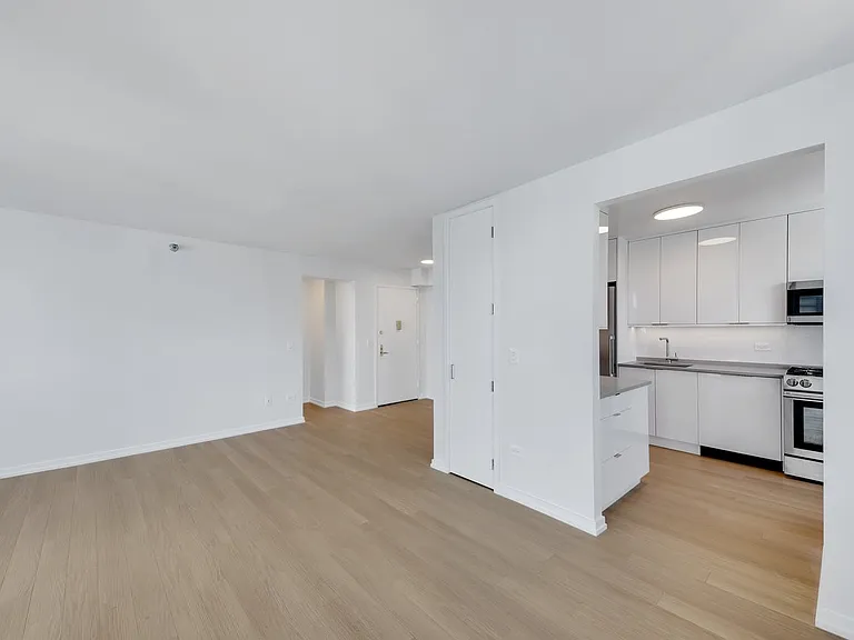 75 W End Ave #R22A — Photo 7