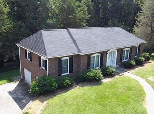 1750 Meadow Glen Dr, Winston Salem, NC 27127