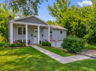 1211 Patton Ave, Lake In The Hills, IL 60156