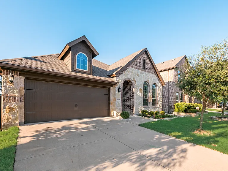 3319 Sequoia Ln — Photo 2