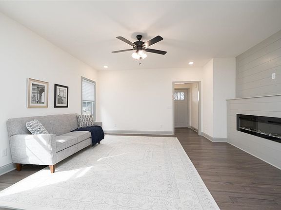 5th image of 1968 Spring Lakes Cir