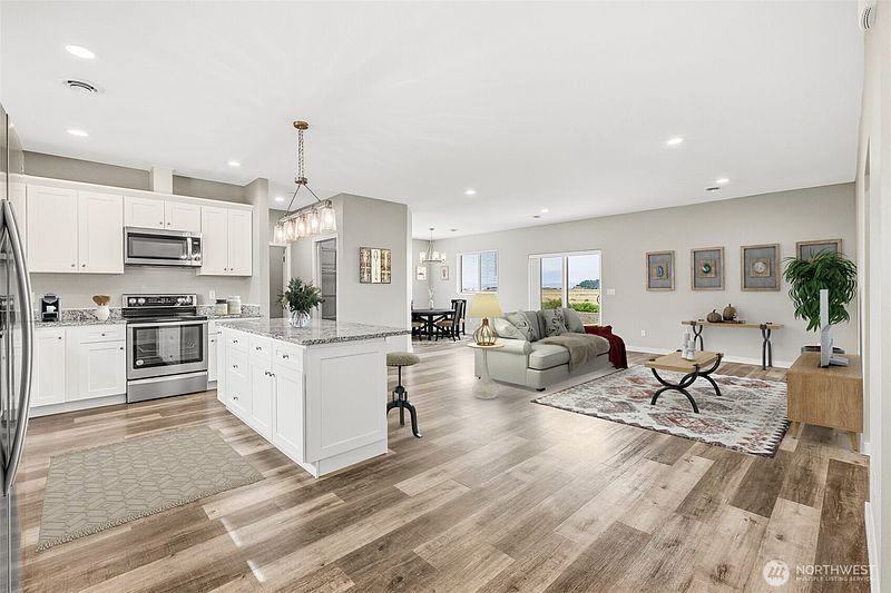 4th image of 107 W Chinook Avenue