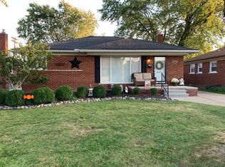 21328 Yale St, Saint Clair Shores, MI 48081