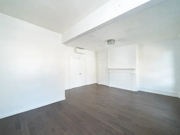 366 Metropolitan Avenue image 6 of 12