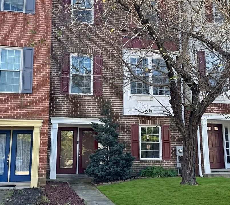 1st image of 100 Rock Creek Ct