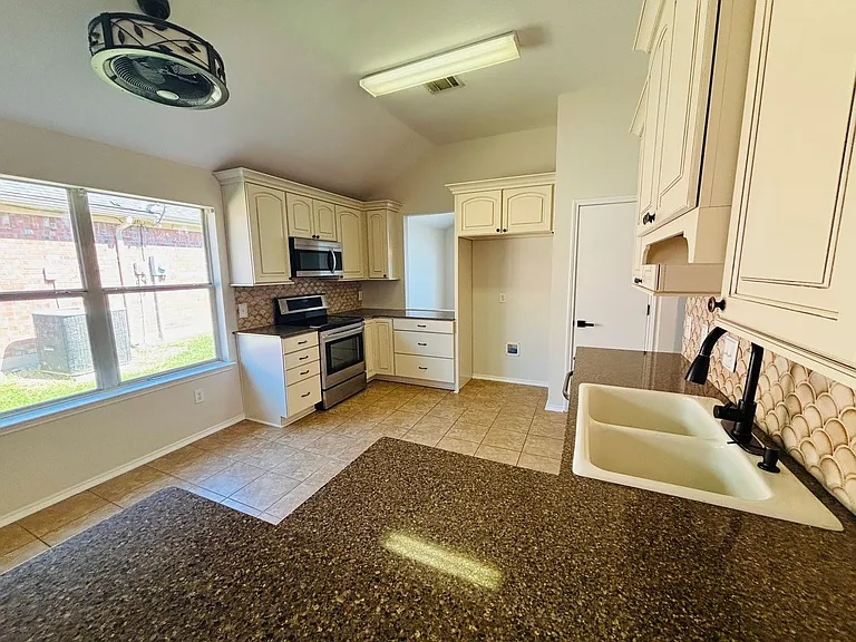 2748 Wakecrest Dr — Photo 23
