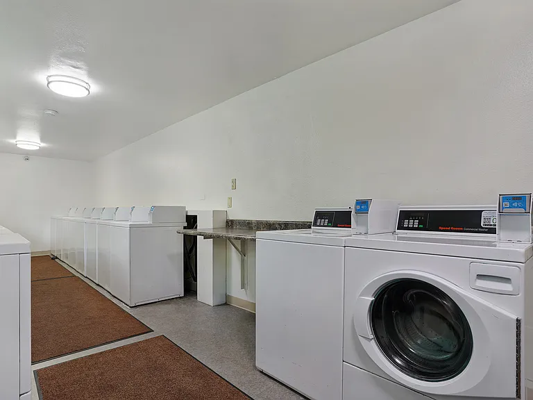 Maple Knoll Apartments — Photo 30