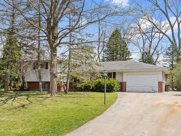 1343 Sleepy Hollow Rd, Glenview, IL 60025