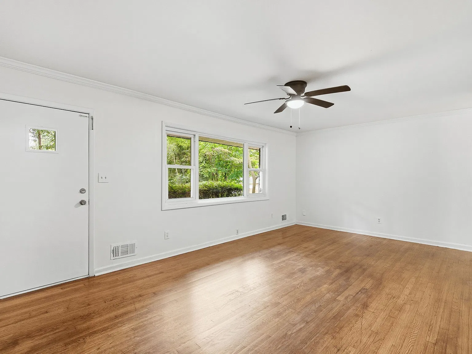 3 bed, 1300 sqft, $2,200 — Photo 4