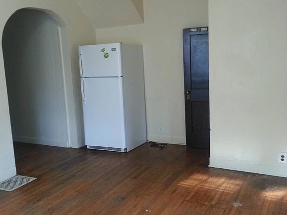 2nd image of 109 N Martin St APT A