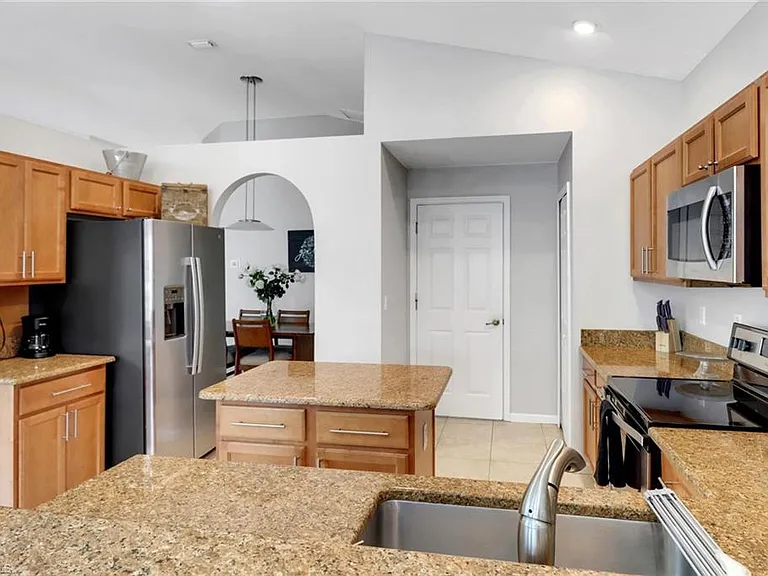 6773 Southern Oak Ct — Photo 14