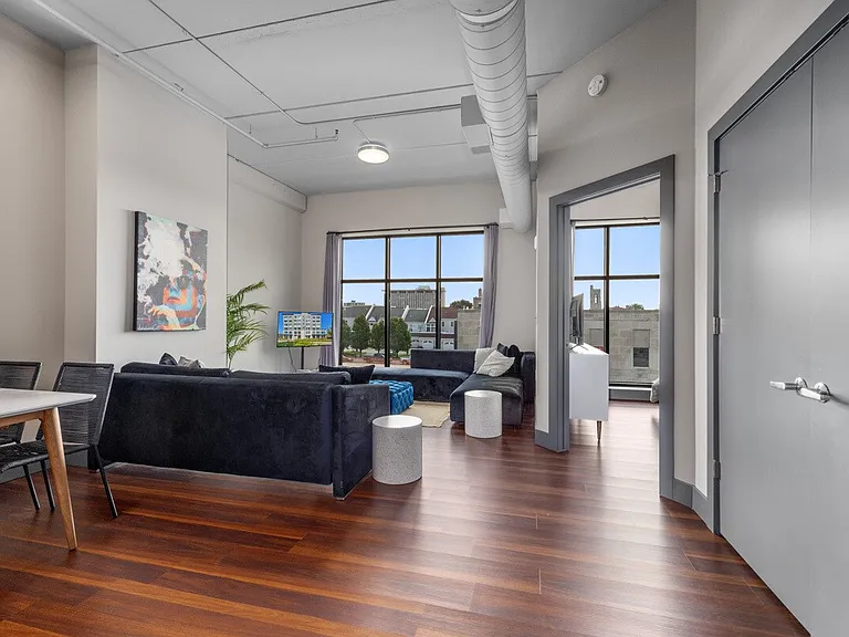 The Leonard Luxury Apartments — Photo 40