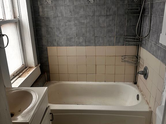 4th image of 700 Mundy Dr