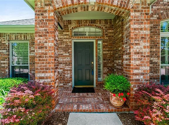 4th image of 7917 Goldfinch Dr