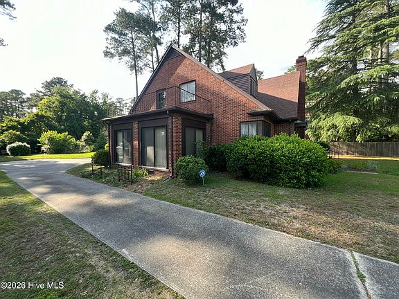3rd image of 906 Carey Road