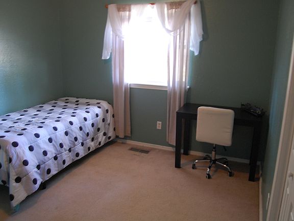 4th image of 1017 W Churchill Way