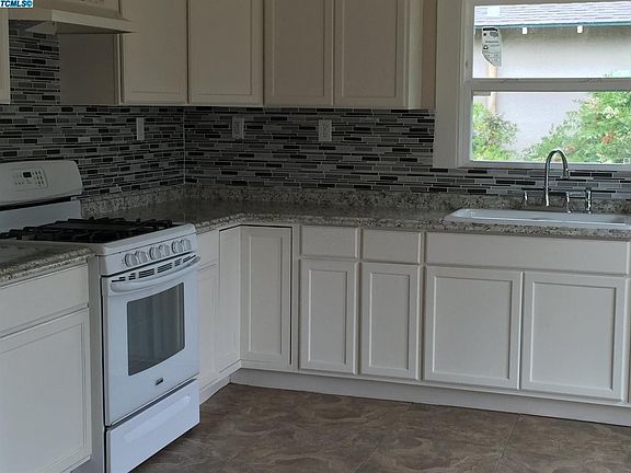 4th image of 549 E Tulare Avenue NE