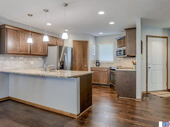 4th image of 9147 Round Hill Dr